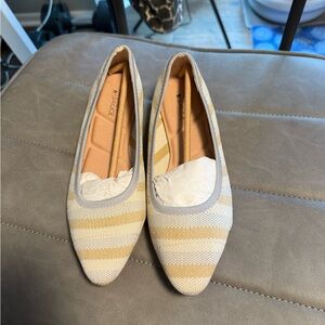 Market and Spruce  Women's Beige and Cream Striped Loafers size 7 NWOT